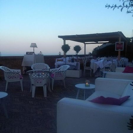Castello - Solo Pernotto Hotel Cupra Marittima Eksteriør billede