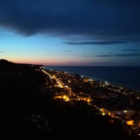 Castello - Solo Pernotto Hotel Cupra Marittima Eksteriør billede
